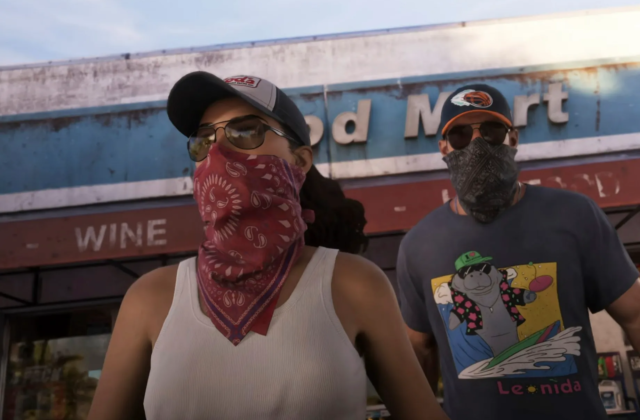 Zwei maskierte Figuren mit Bandanas vor einem Geschäft im neuen GTA-6-Gameplay